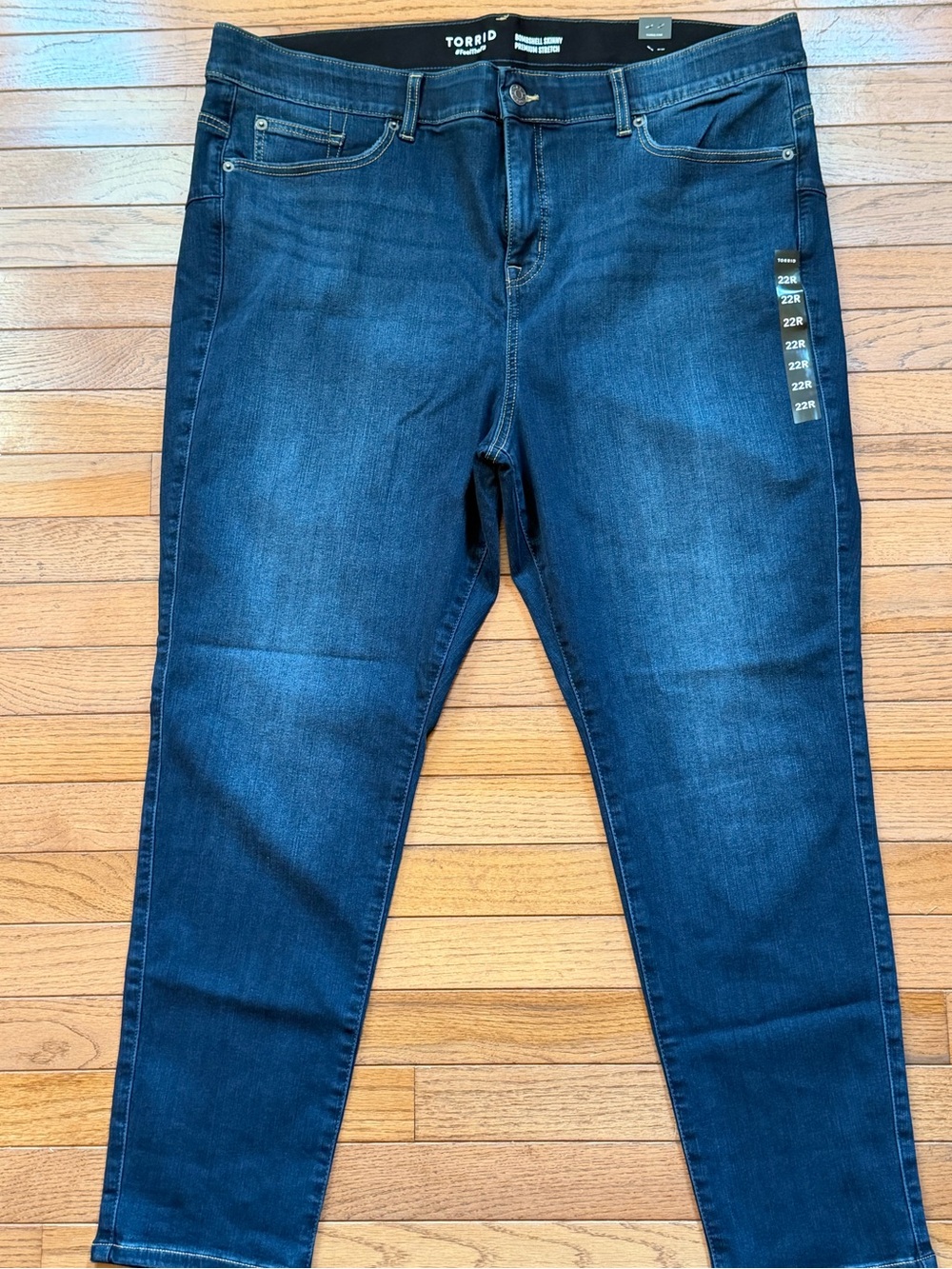 NWT - Torrid Bombshell Skinny Jeans 22R